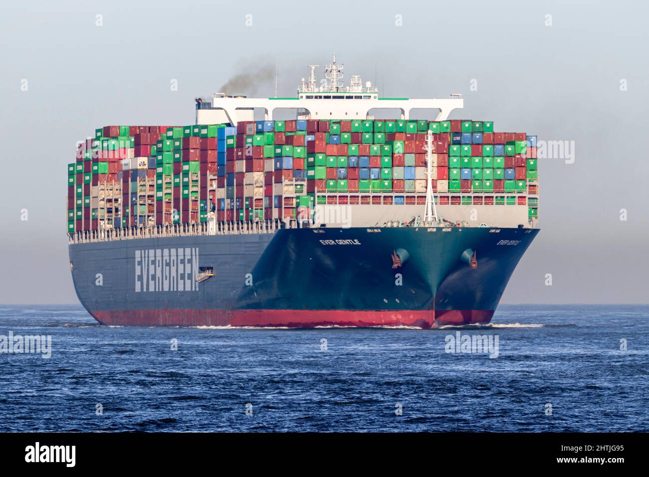 Rotterdam, Paesi Bassi - 2-26-2022: Nave container sempre dolce prima di entrare nel porto di Rotterdam Foto Stock