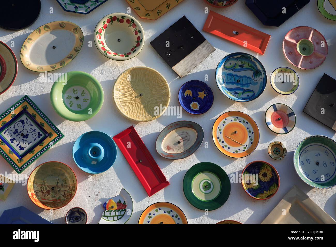 Geschäftsdekoration einer Keramikhändler, Dekorationsfassade, bei Sagres, Algarve, Portogallo Foto Stock