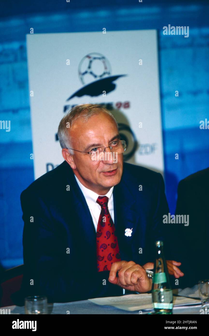 Fritz Pleitten, giornalista deutscher, von 1995 bis März 2007 Intendant des Westdeutschen Rundfunks, Ritratto von 1998. Fritz Pleitten, giornalista tedesco, dal 1995 Direttore Generale di Westdeutscher Rundfunk fino al marzo 2007, ritratto dal 1998. Foto Stock