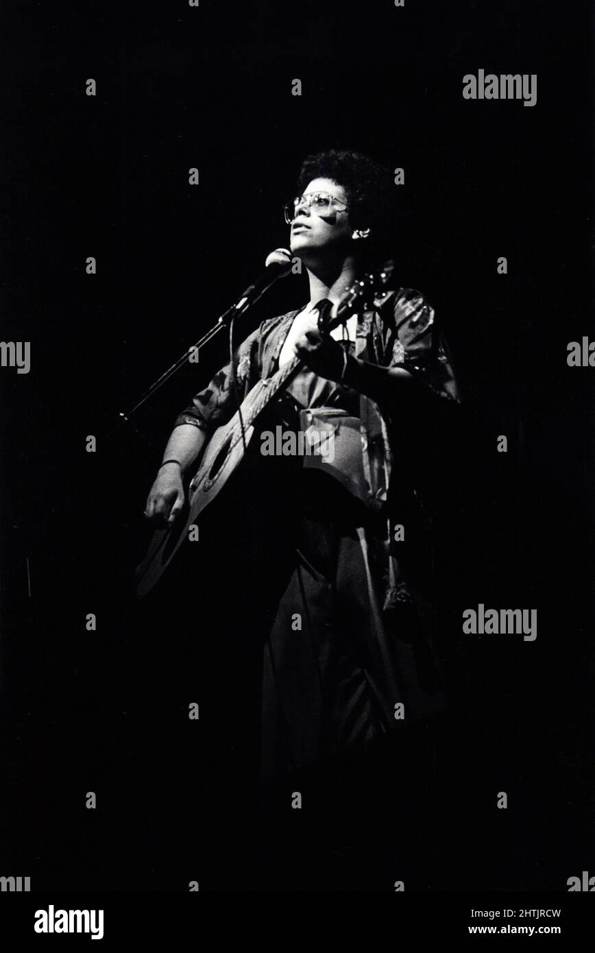 Il cantante jazz rock Phoebe Snow si esibisce in concerto durante il Dr. Pepper Music Festival nel Central Park di New York. Estate, 1977. Foto Stock