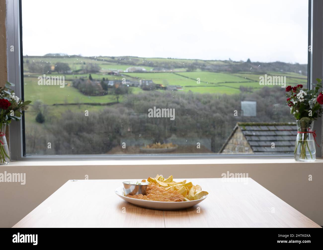 Holmfirth, West Yorkshire, compo's, Fish and chip Restaurant, con vista sulla Holme Valley. Foto Stock