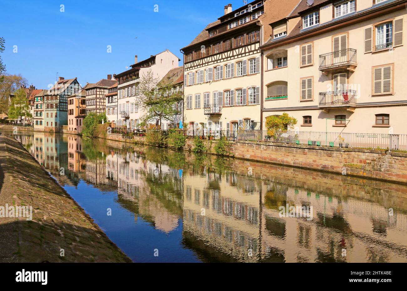 Case in stile alsaziano sulle rive del Ill in piccola Francia a Strasburgo Foto Stock