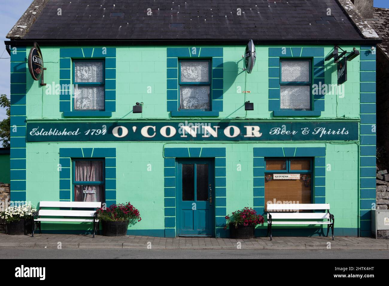 Pub tradizionale irlandese, Ballinderreen, County Galway, Irlanda Foto Stock