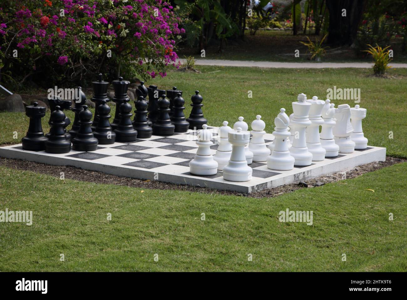 Grand Anse Beach Grenada Mount Cinnamon Hotel Giant Chessboard e pezzi Foto Stock