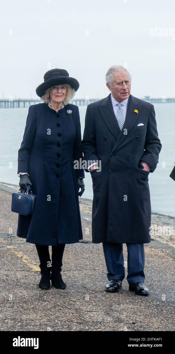 Southend-on-Sea, Essex, marzo 1st 2022, il Principe Carlo, il Principe del Galles e Camilla, duchessa di Cornovaglia di fronte al Molo di Southend. Foto Stock