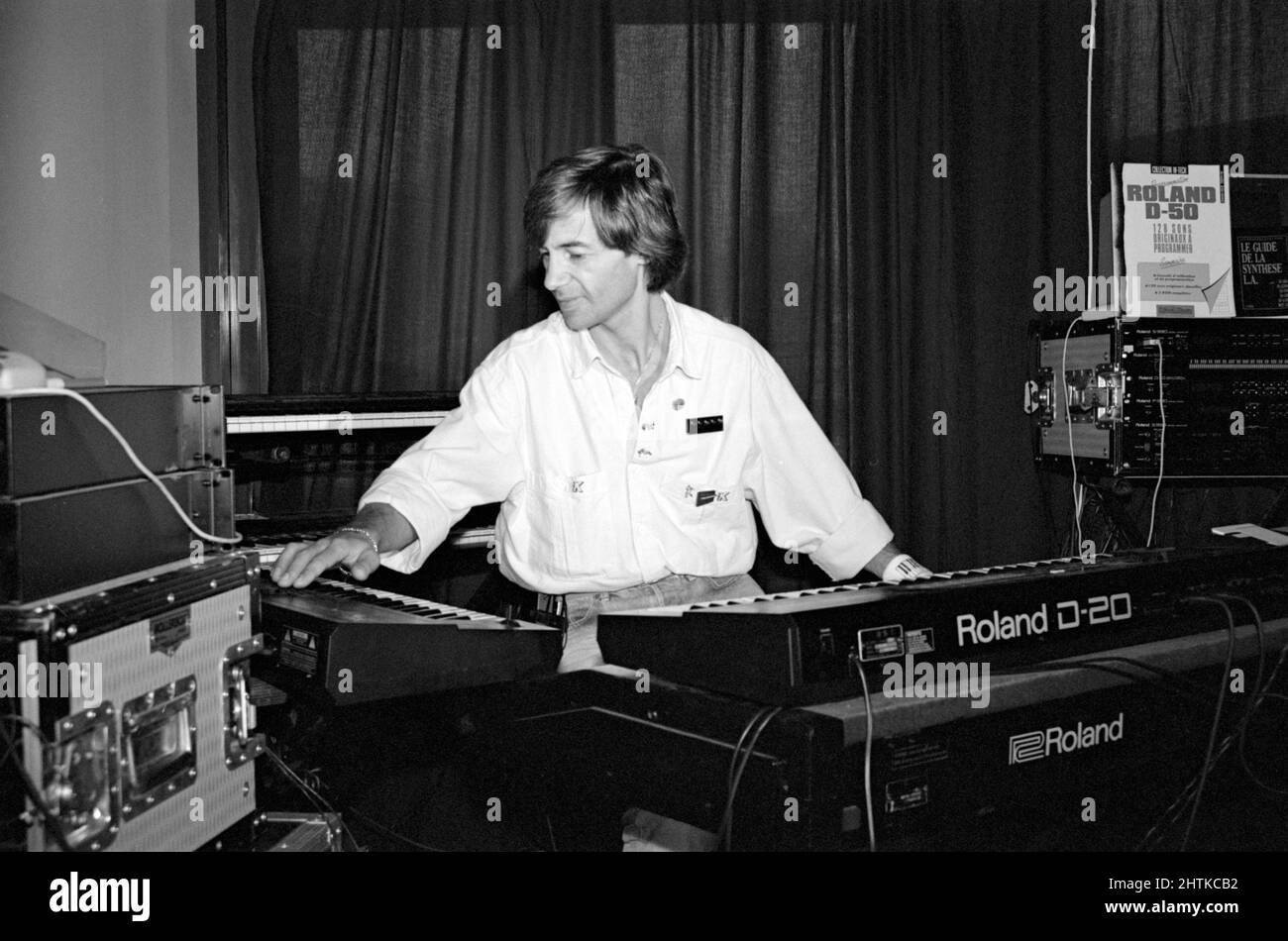 Il tastierista francese Francis Rimbert ha durato una demo al Salon de la Musique di Parigi, Francia, nel 1988. Foto Stock