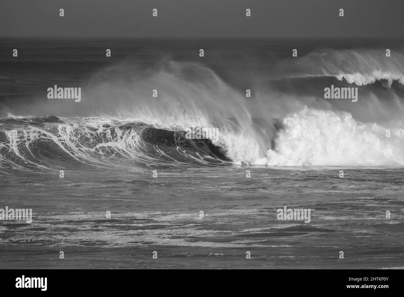 Perfetta onda che si infrange in una spiaggia. Punto di surf Foto Stock