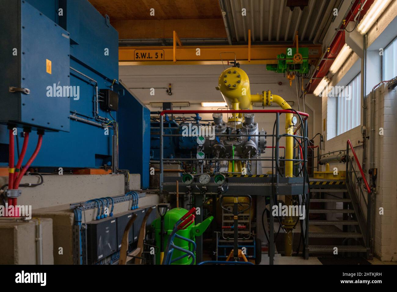 Energiewende-Staatssekretär Tobias Goldschmidt besucht Gasspeicher der Stadtwerke Kiel in Rönne und informiert sich über die aktuelle Versorgungssitua Foto Stock