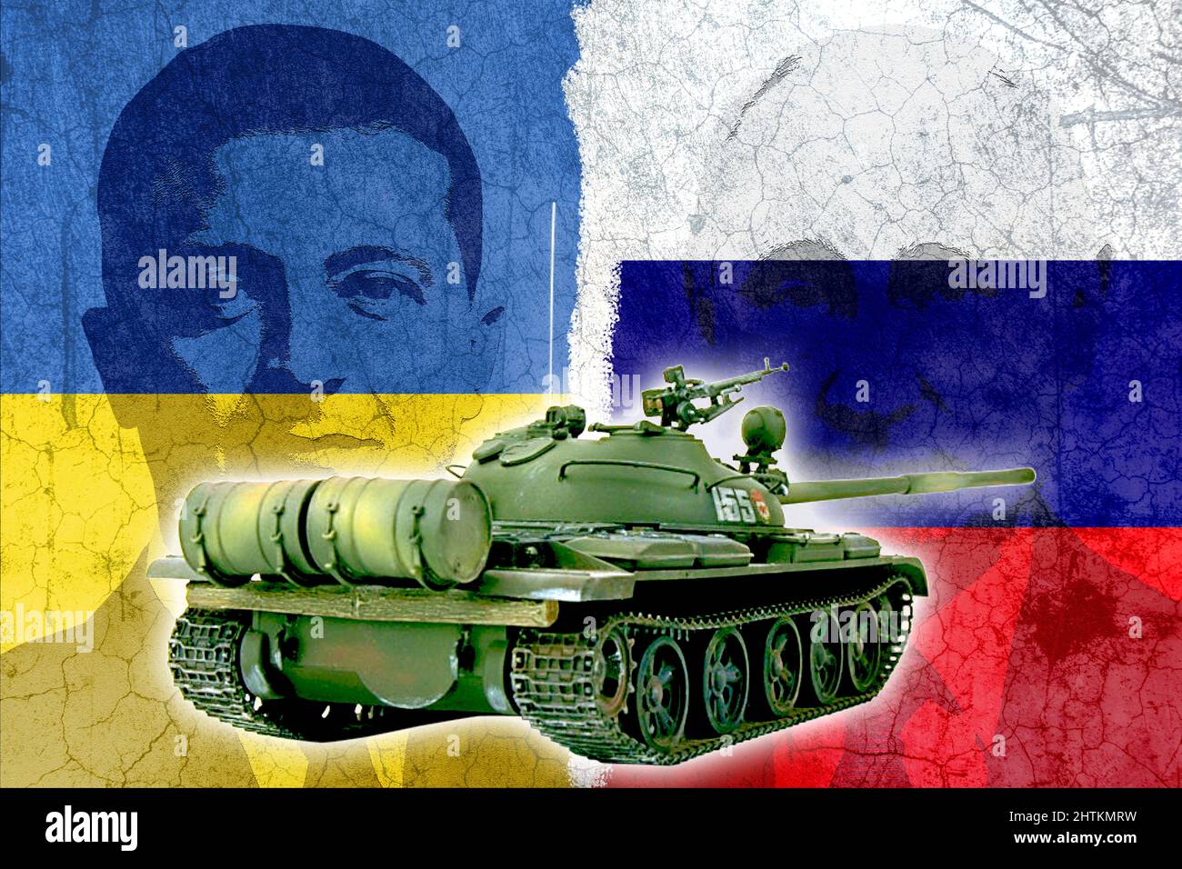 Ritirando il carro armato di guerra russo e le bandiere ucraine e russe con i volti dei presidenti Volodymyr Zelensky e Vladimir Putin Foto Stock