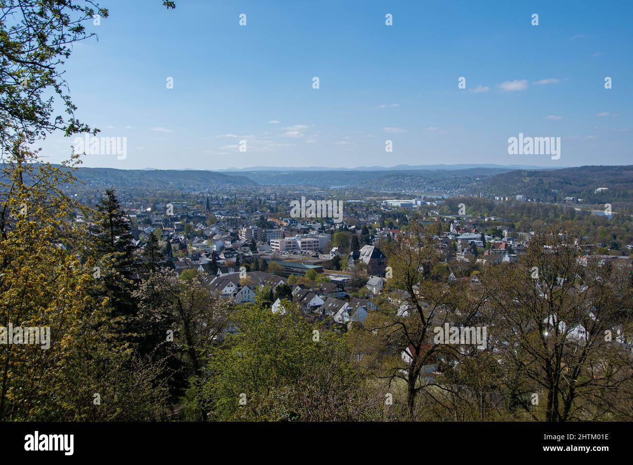 La vista dall'alto della città di Bad Honnef in primavera grande tempo Foto Stock