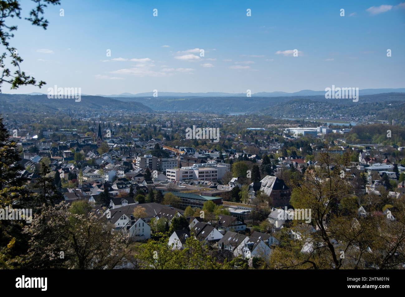 La vista dall'alto della città di Bad Honnef in primavera grande tempo Foto Stock