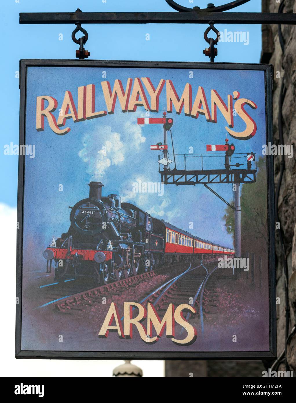 Tradizionale cartello da pub appeso al Railwayman's Arms, Bridgnorth Station, Bridgnorth, Shropshire, Inghilterra, REGNO UNITO Foto Stock