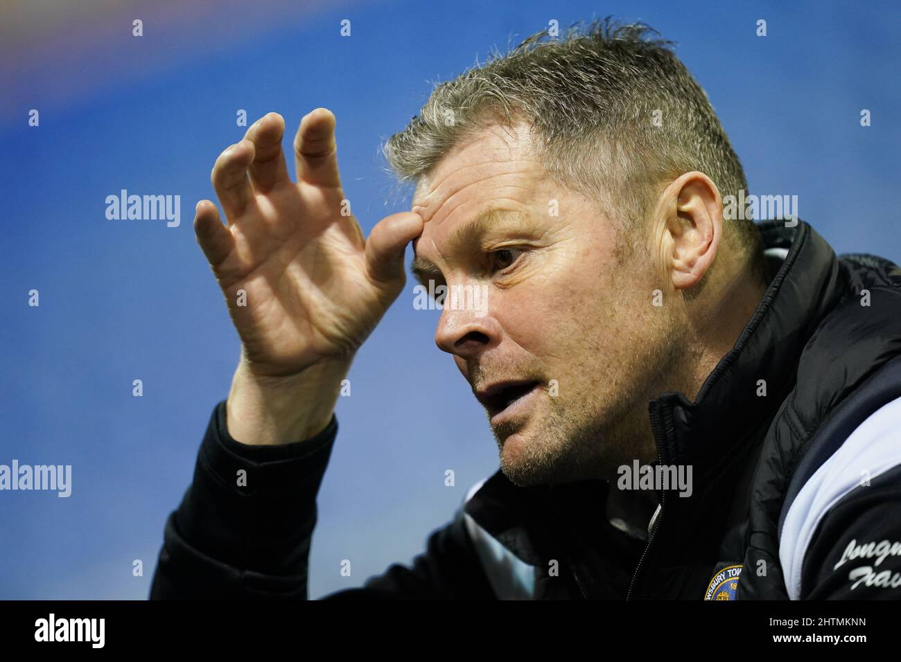 Il direttore di Shrewsbury Town Steve Cotterill durante la partita della Sky Bet League One al Montgomery Waters Meadow di Shrewsbury. Data foto: Martedì 1 marzo 2022. Foto Stock