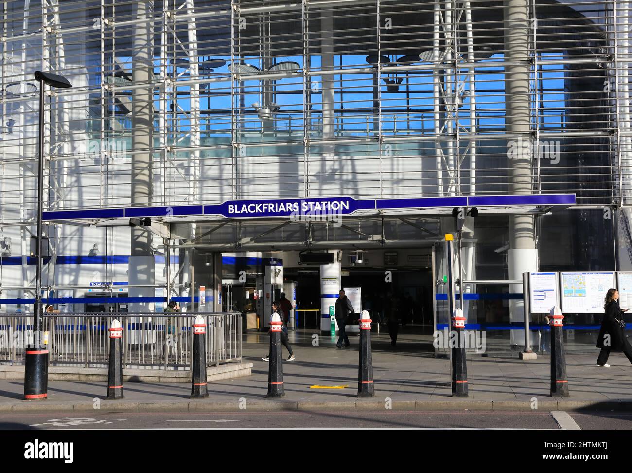 Linea principale e stazione della metropolitana di Blackfriars, a Londra, Regno Unito Foto Stock