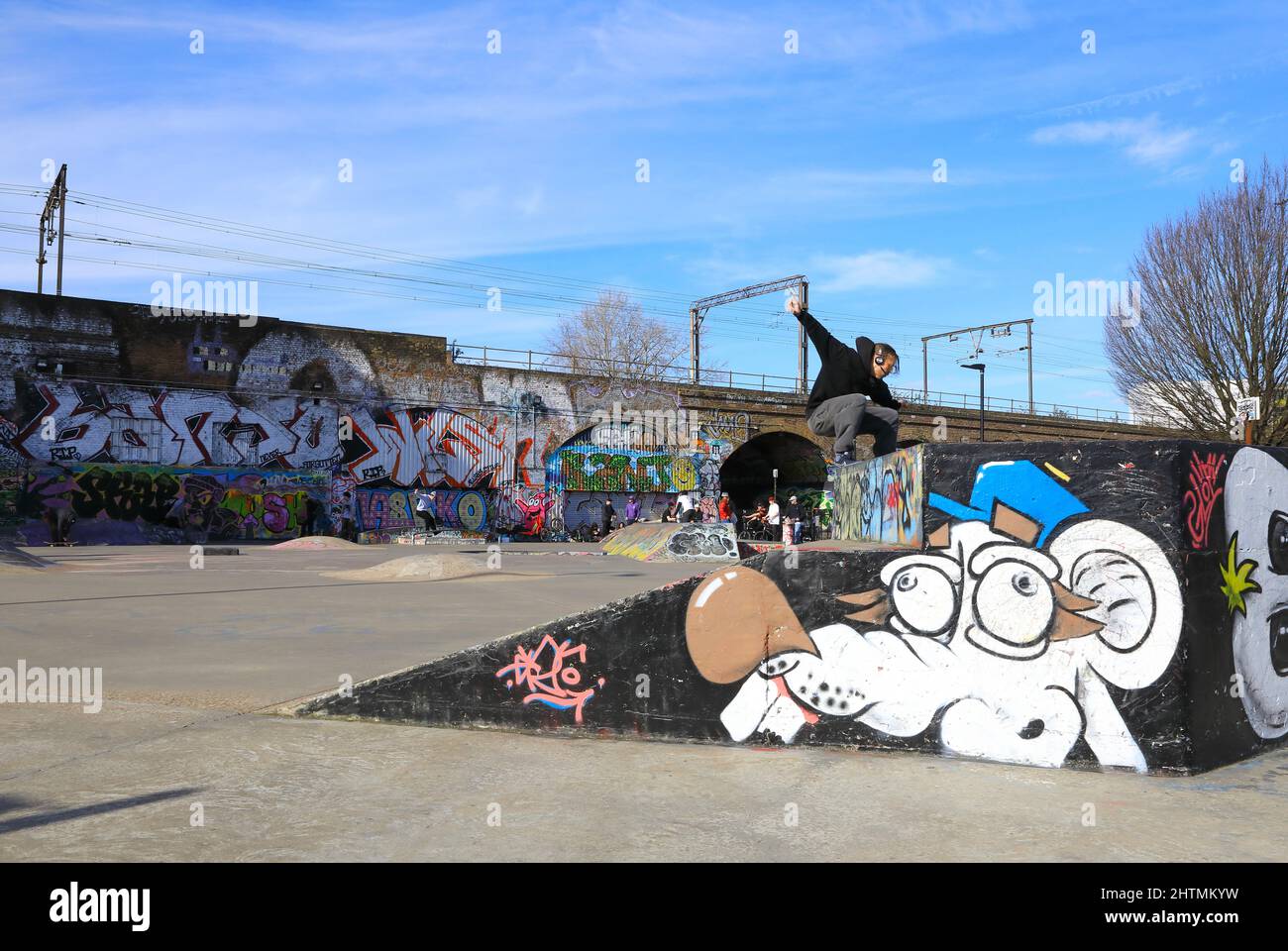 Mile End Skatepark, il punto focale della scena degli skatepark di East London, a Tower Hamlets, Regno Unito Foto Stock