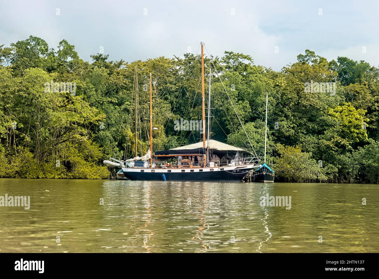 Yacht sul Rio Dulce, Guatemala Foto Stock