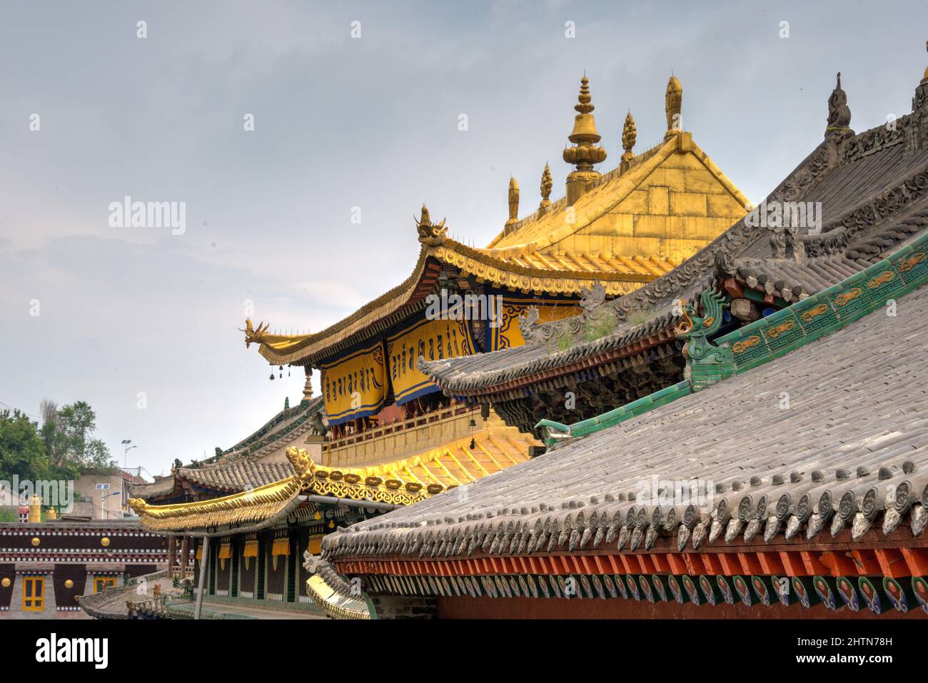 XINING, CINA - Monastero di Kumbum, un famoso punto di riferimento nella città antica di Xining, Qinghai, Cina. Foto Stock