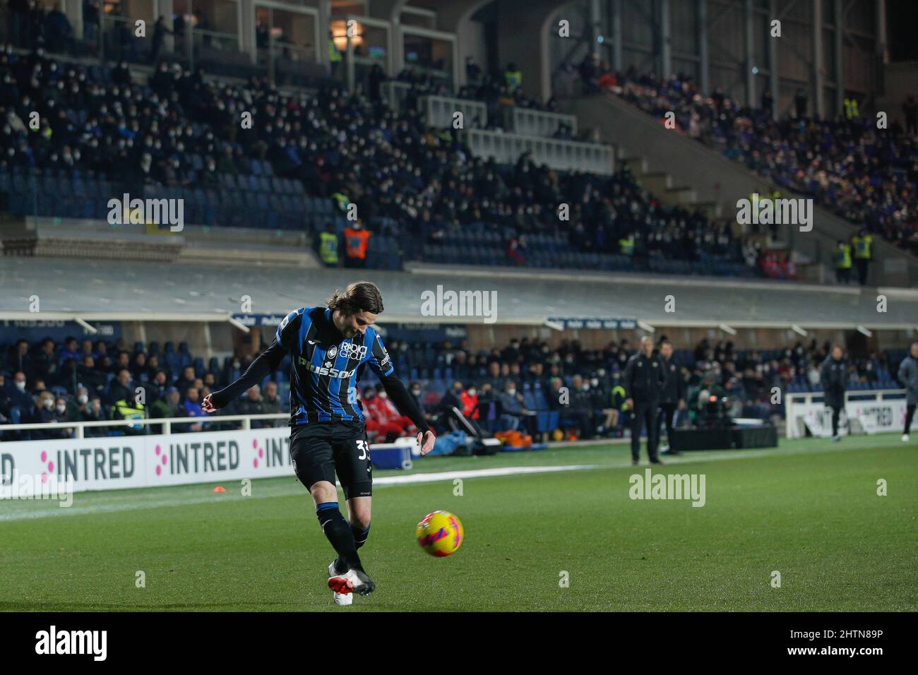 Bergamo, Italia. 28th Feb 2022. Italia, Bergamo, 28 2022 febbraio: Hans Hateboer (difensore di Atalanta) ha ottenuto un colpo incrociato dal lato destro nella prima metà durante la partita di calcio ATALANTA vs SAMPDORIA, Serie A 2021-2022 day27, stadio Gewiss (Credit Image: © Fabrizio Andrea Bertani/Pacific Press via ZUMA Press Wire) Foto Stock