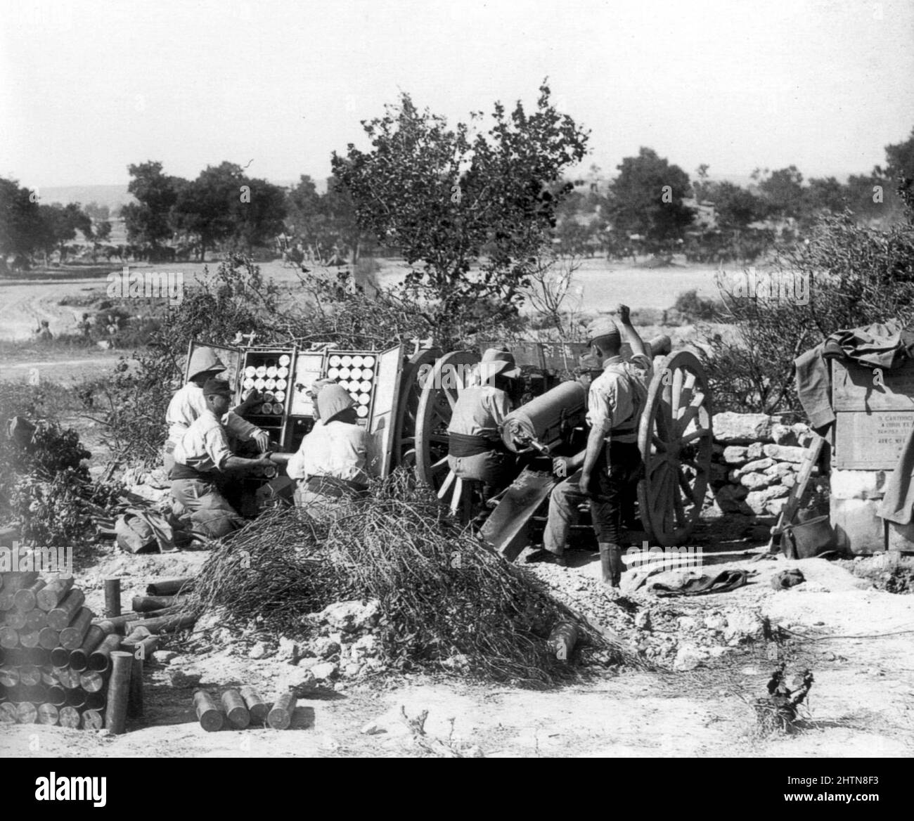 Cannoni francesi con una pistola da 75 mm vicino a Seddülbahir, Gallipoli nel 1915 Foto Stock