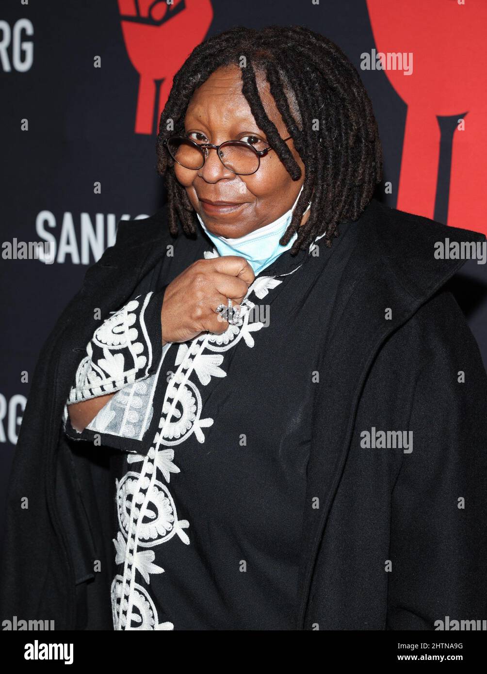 New York, NY, USA. 1st Mar 2022. Whoopi Goldberg in partecipazione all'Inaugural Harry Belafonte Social Justice Awards HB95 Benefit, The Town Hall, New York, NY 1 marzo 2022. Credit: CJ Rivera/Everett Collection/Alamy Live News Foto Stock