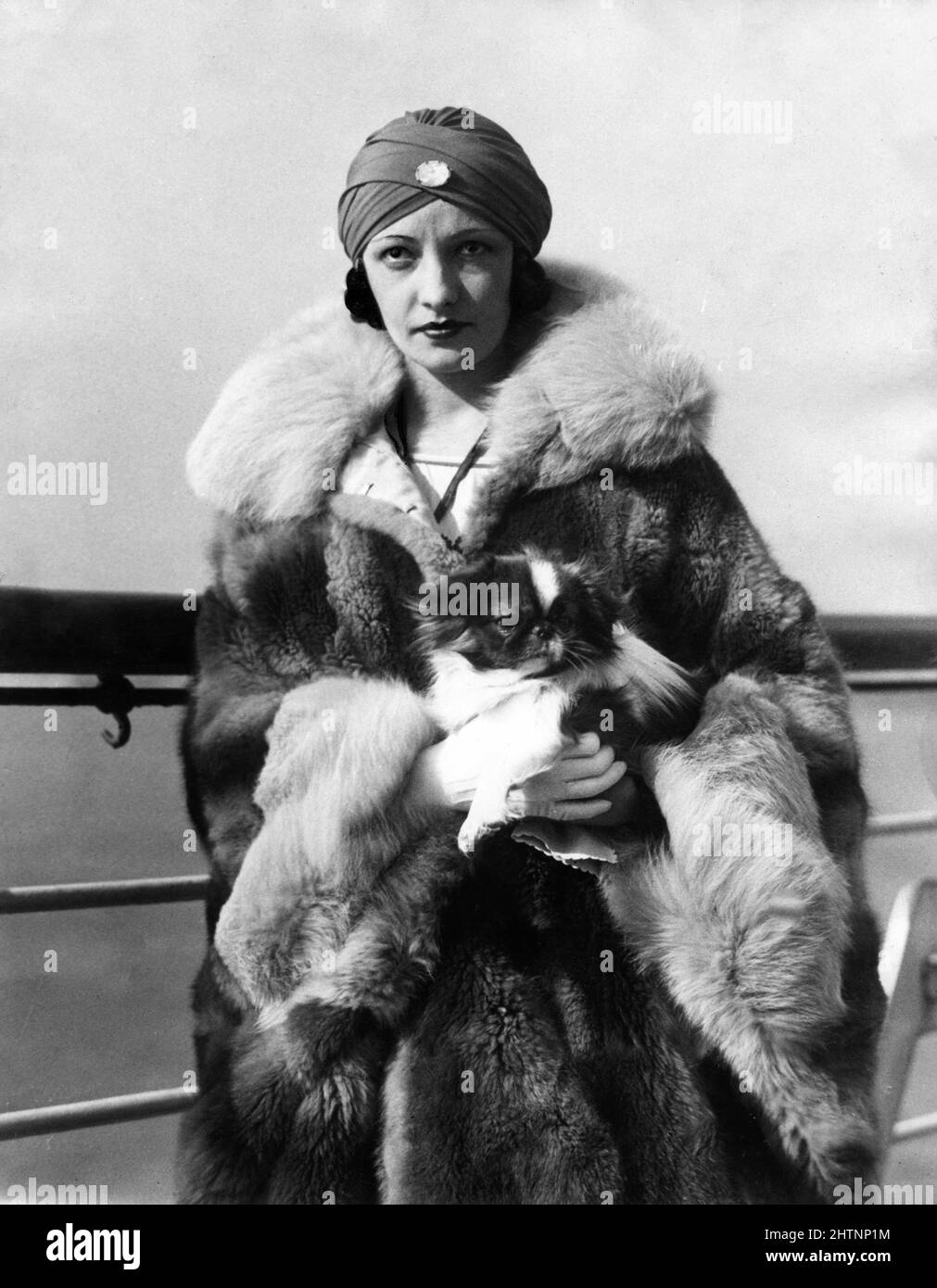 NATACHA RAMBOVA moglie di RUDOLPH VALENTINO sulla nave Leviathan solo al suo arrivo a New York nel novembre 1925 al momento della loro separazione Foto Stock