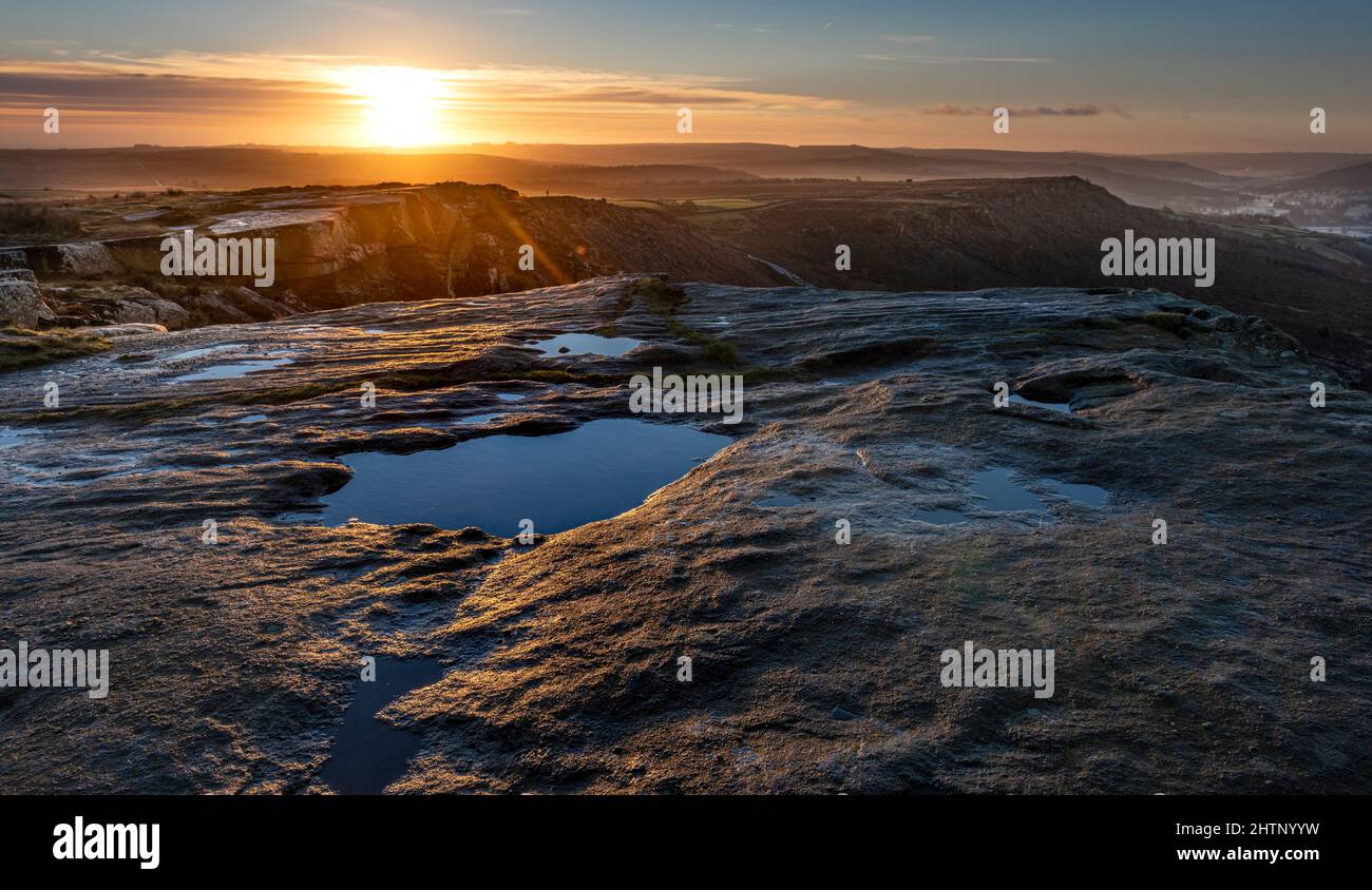Sunrise Curbar bordo picco distretto parco nazionale Derbyshire Regno Unito Foto Stock