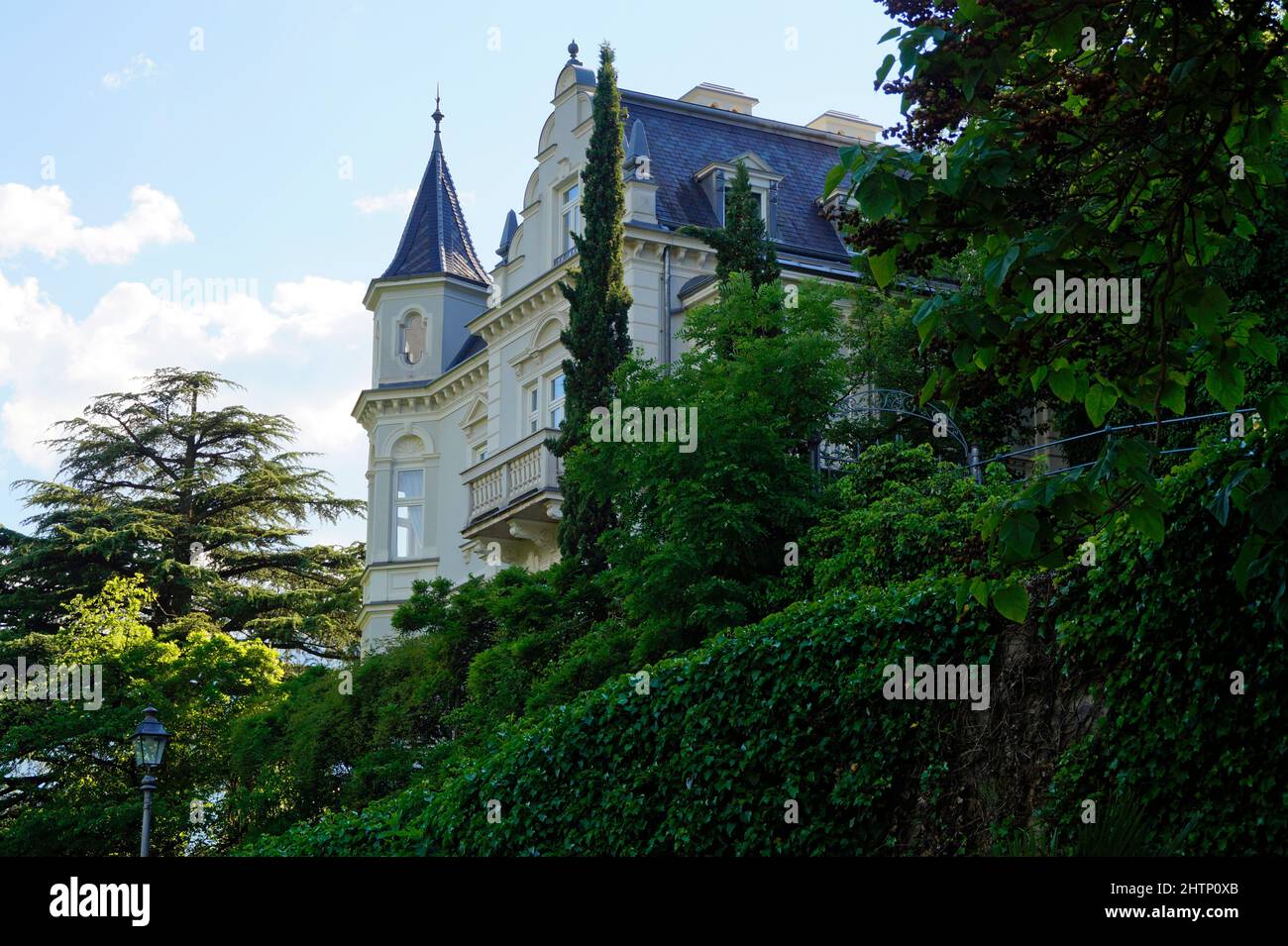 Pittoresco Merano con il verde smeraldo del Passero (Italia, Regione: Trentino-Alto Adige / Südtirol, Provincia: Alto Adige) Foto Stock