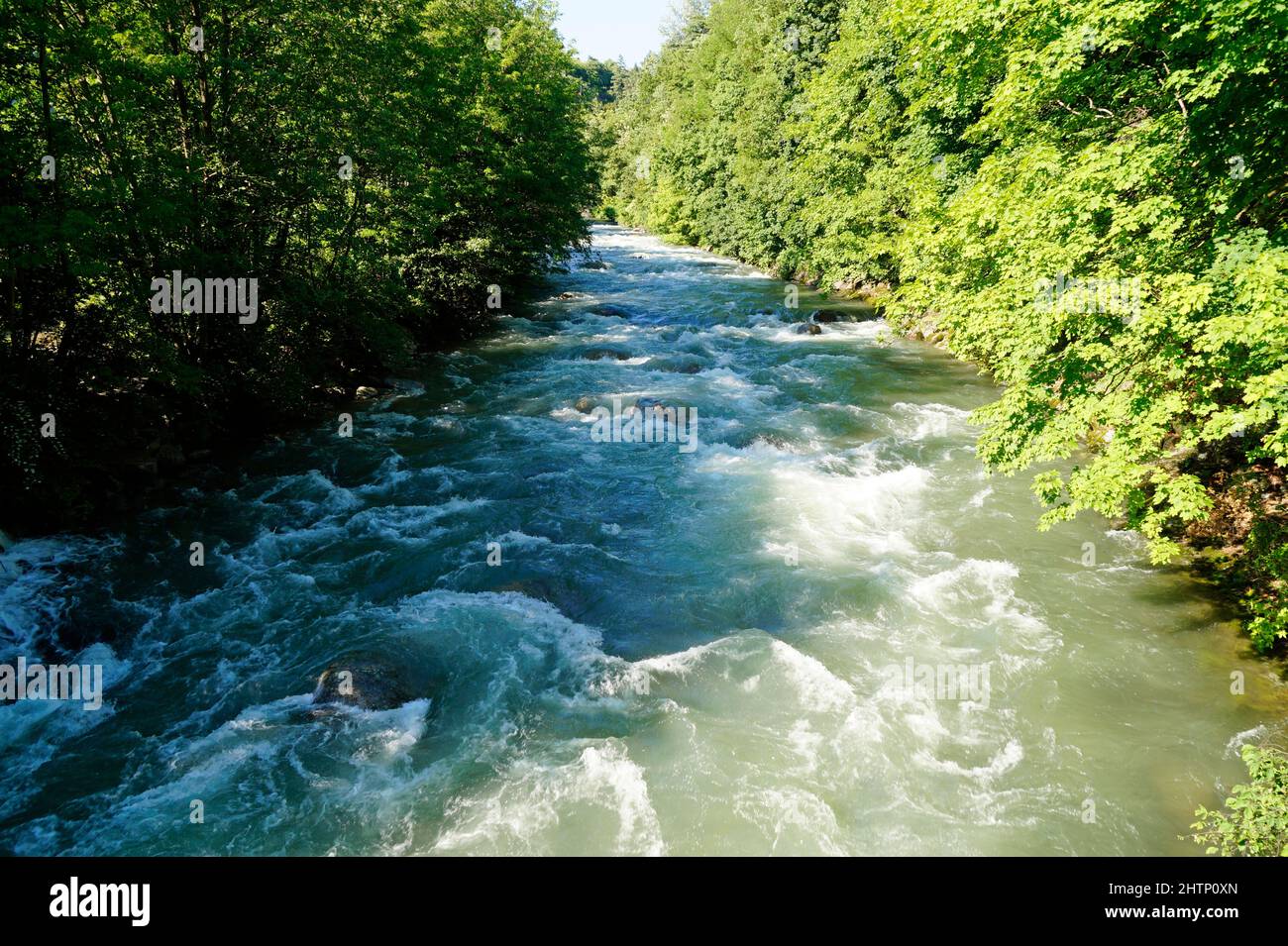 Il fiume turchese Passero nella splendida città italiana di Merano in Alto Adige (Provincia Autonoma di Bolzano – Alto Adige) Foto Stock