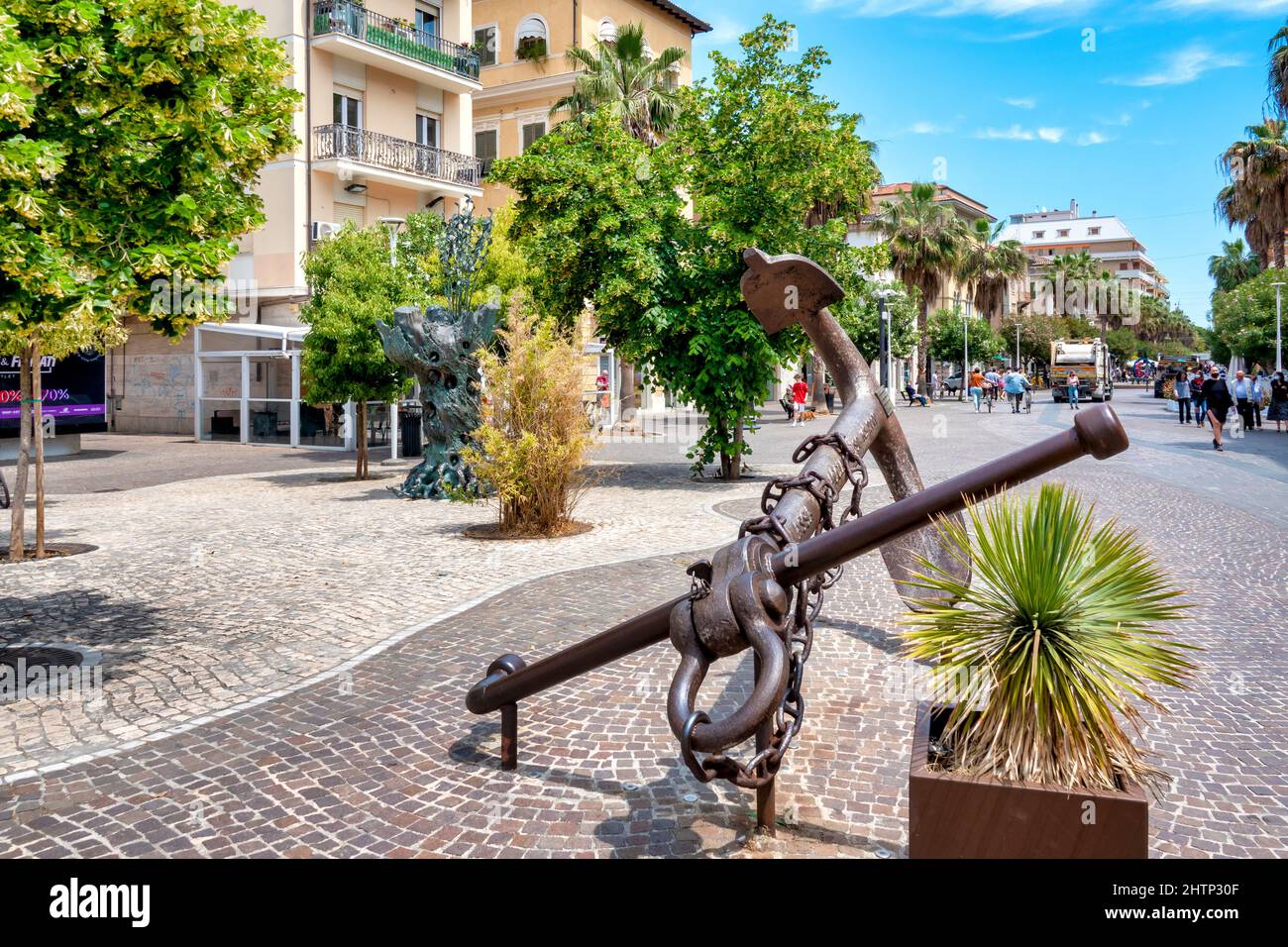 Monumento ai marinai in Via XX Settembre, San Benedetto del Tronto, Italia Foto Stock