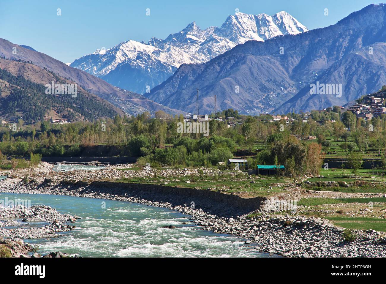 Fiume SWAT nella valle di Himalaya, Pakistan Foto Stock