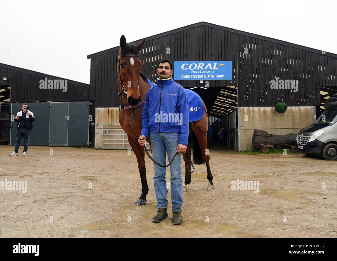 Traduzione di cavalli durante una visita al Colin Tizzard e al cantiere di Joe Tizzard presso la Spurles Farm, Somerset. Data foto: Mercoledì 2 marzo 2022. Foto Stock