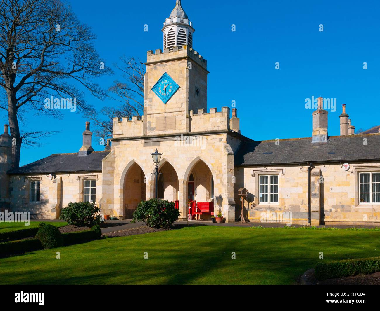 Ingresso alla ''Casa di Dio' una casa per anziani fondata nel 1273, questo edificio è stato costruito nel 1804 in primavera Foto Stock