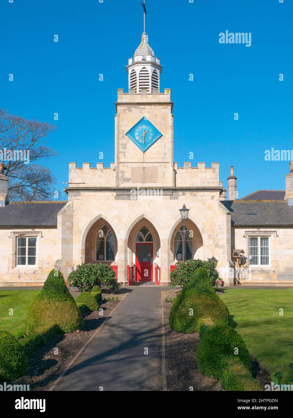 Ingresso alla ''Casa di Dio' una casa per anziani fondata nel 1273, questo edificio è stato costruito nel 1804 in primavera Foto Stock