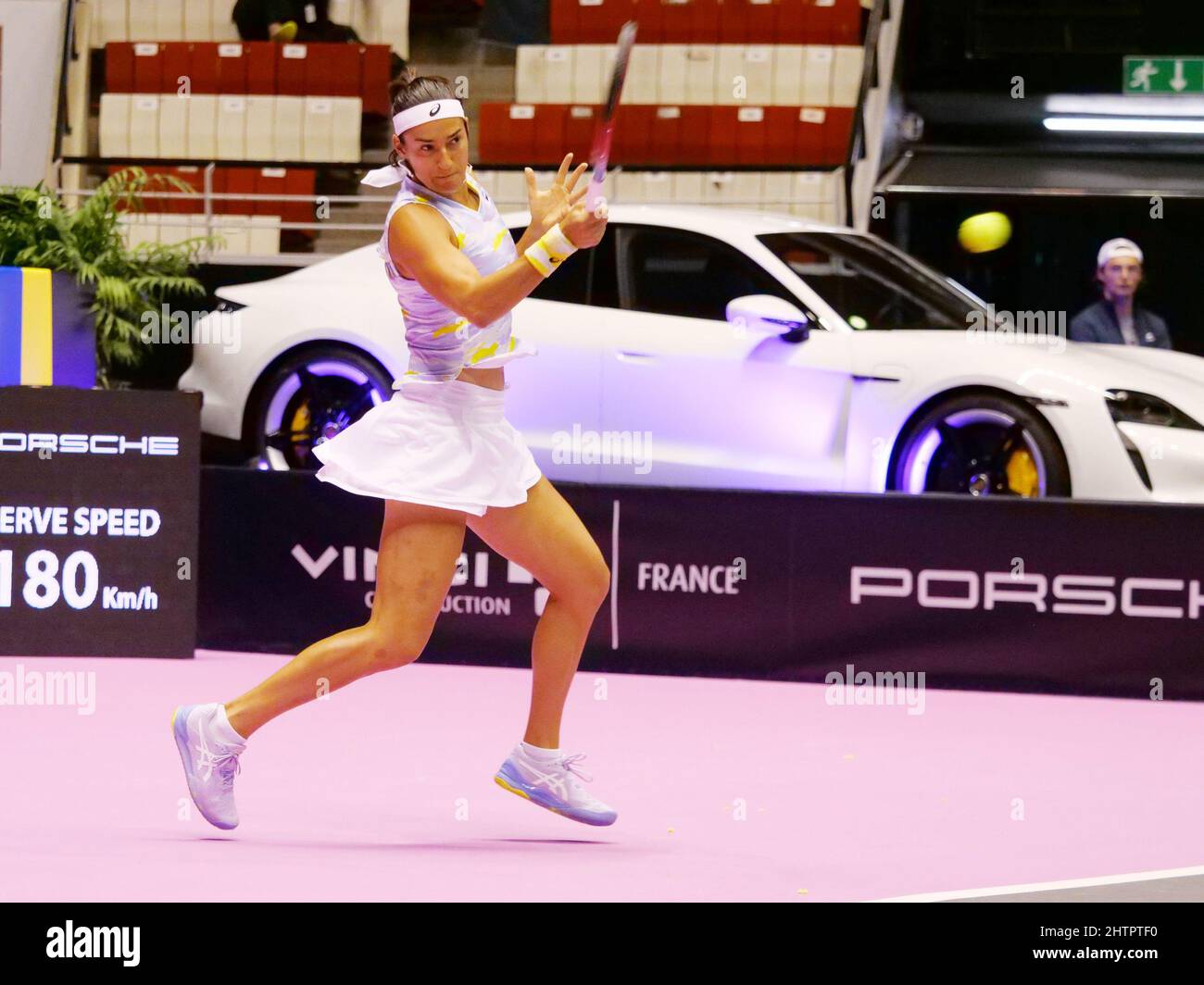 Lione, Francia, 1 marzo 28, 2022, Caroline Garcia (fra) in azione