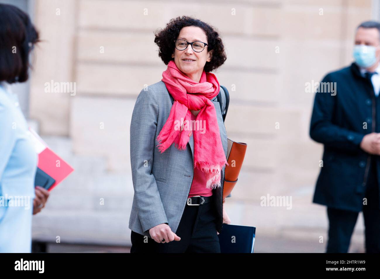 Emmanuelle Wargon, Ministro dell'edilizia abitativa. Uscita dal Consiglio dei Ministri al Palazzo Elysee, 02nd marzo 2022 a Parigi, Francia. Foto di Christophe Michel / ABACAPRESS.COM Foto Stock