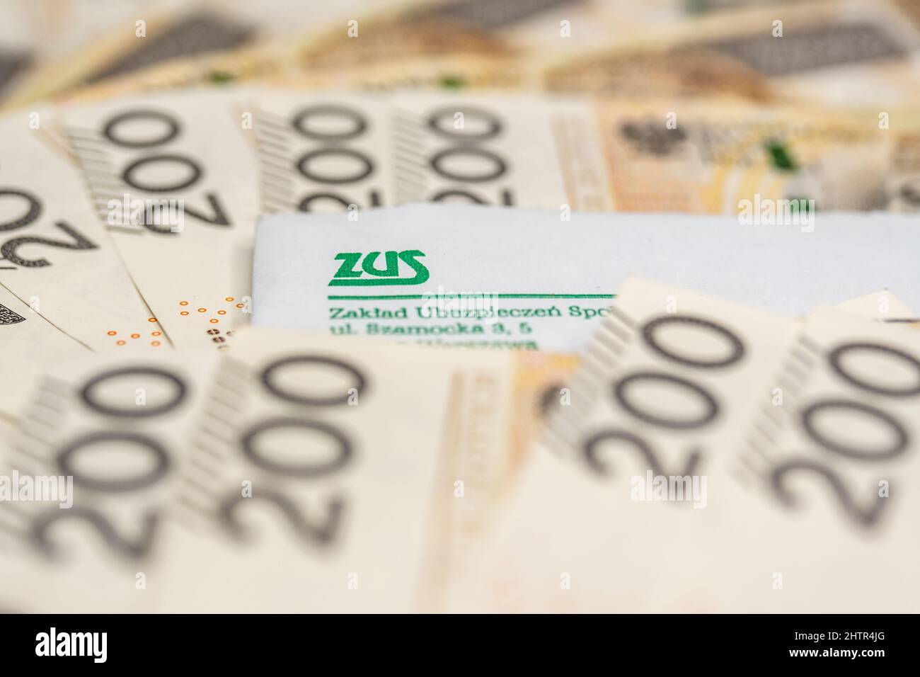 Fotografia editoriale illustrativa di Zakład Ubezpieczeń Społecznych ZUS - concetto di Ufficio nazionale delle assicurazioni e delle pensioni polacco. Foto Stock