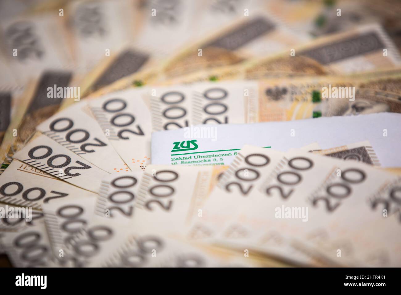 Fotografia editoriale illustrativa di Zakład Ubezpieczeń Społecznych ZUS - concetto di Ufficio nazionale delle assicurazioni e delle pensioni polacco. Foto Stock