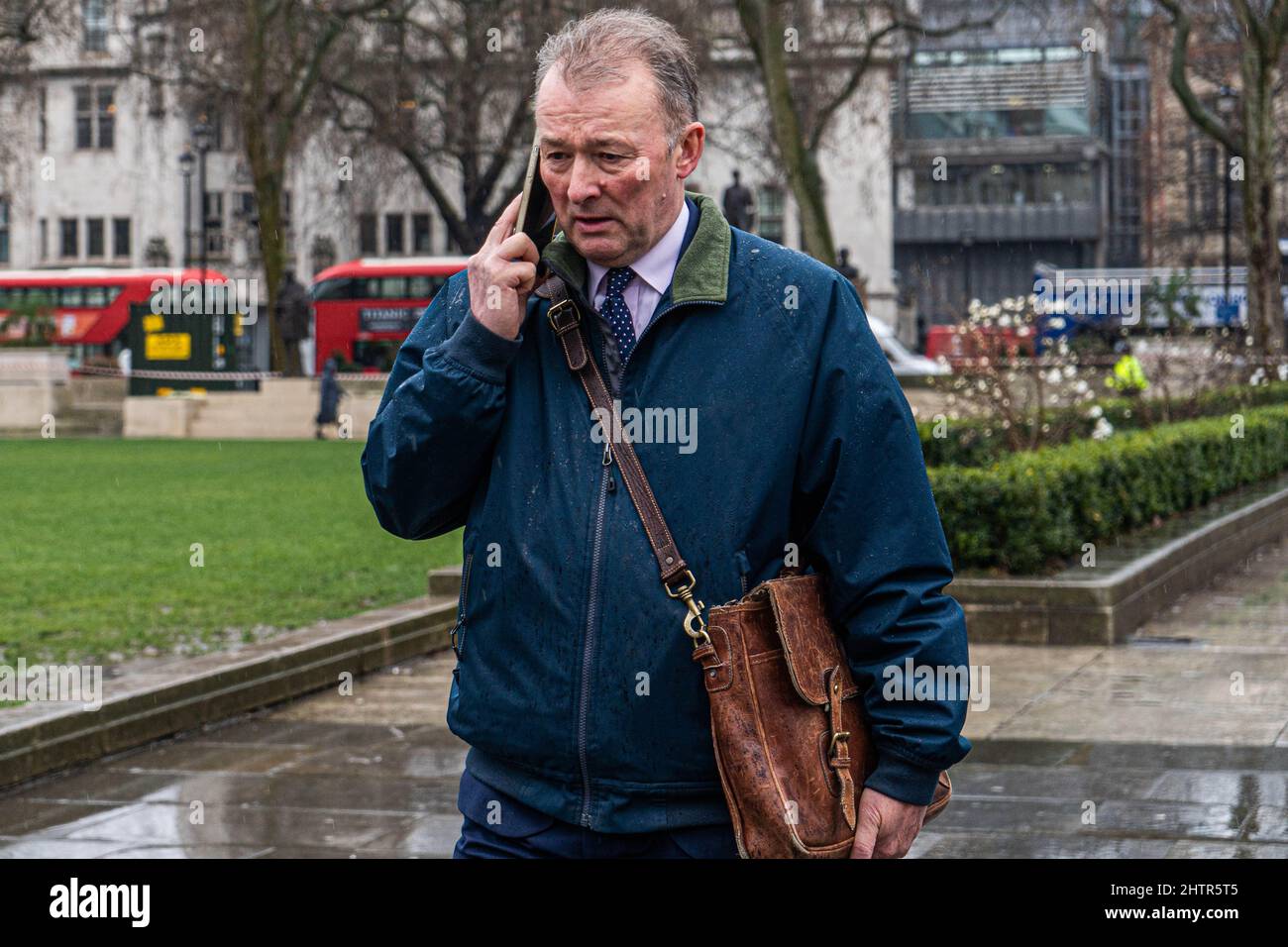 WESTMINSTER LONDRA, REGNO UNITO. 2 marzo 2022. Simon Hart, Segretario di Stato per il Galles e membro del parlamento Carmarthen West e South Pembrokeshire arriva al parlamento. Credit: amer Ghazzal/Alamy Live News Foto Stock