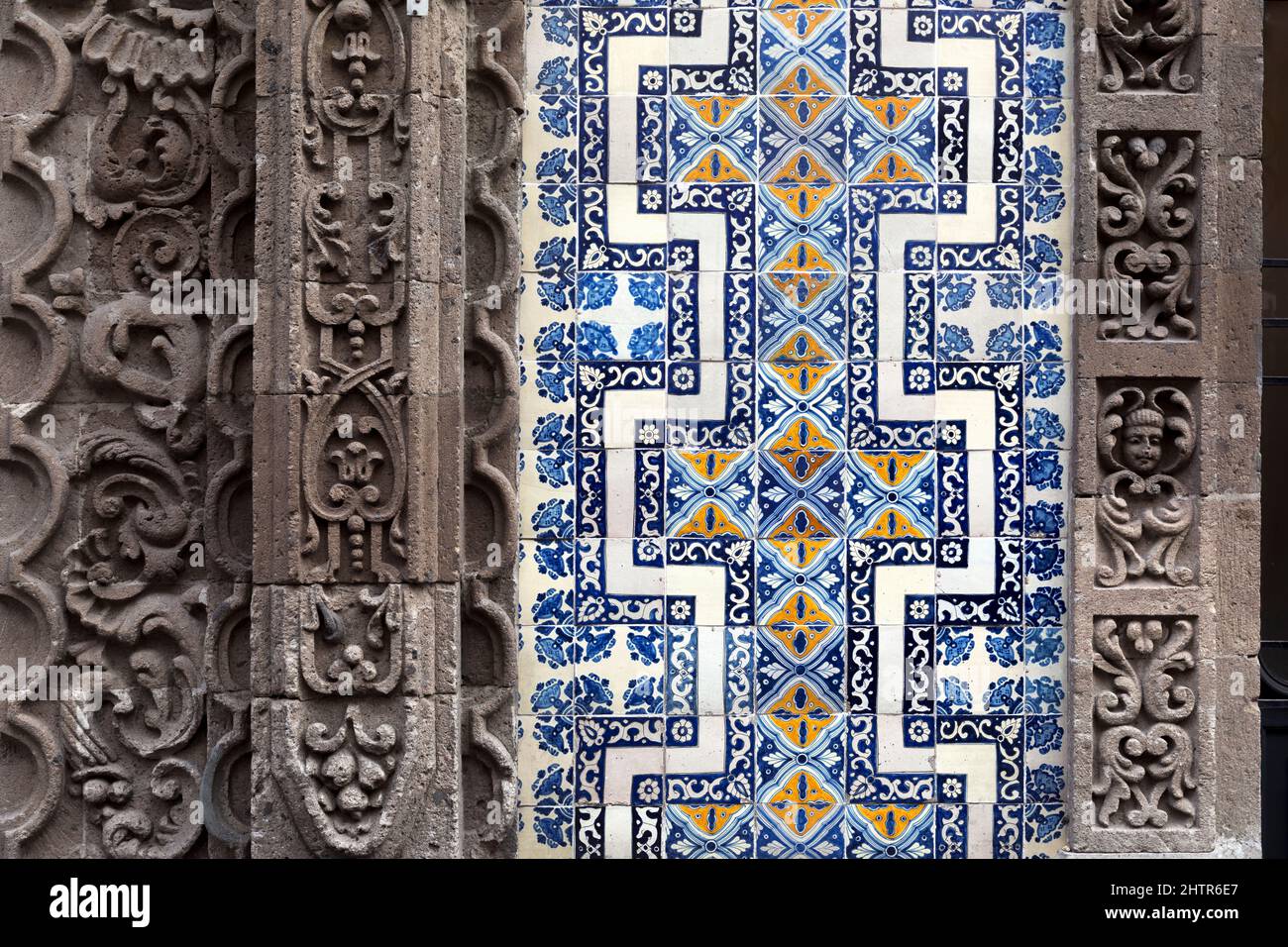 La Casa de los Azulejos, o "Casa delle piastrelle", è un palazzo barocco del 18th secolo a Città del Messico, costruito dal conte della famiglia Valle de Orizaba. Foto Stock