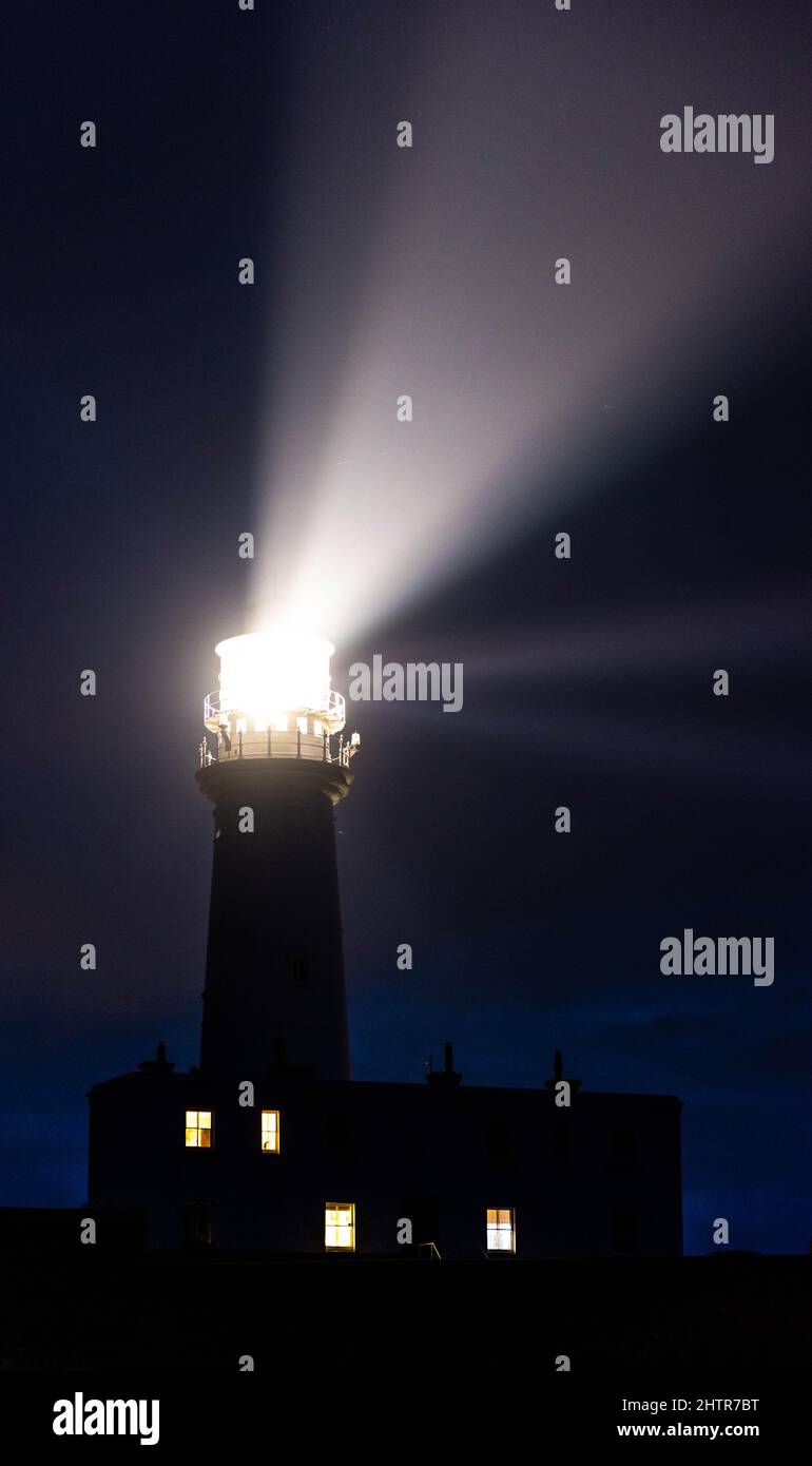 Flamborough Head, faro, di notte. Yorkshire, Inghilterra, Regno Unito Foto Stock