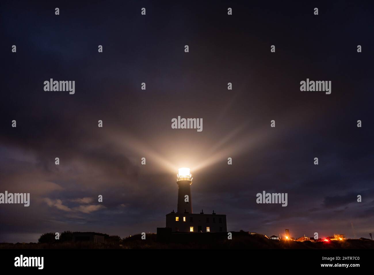 Flamborough Head, faro, di notte. Yorkshire, Inghilterra, Regno Unito Foto Stock