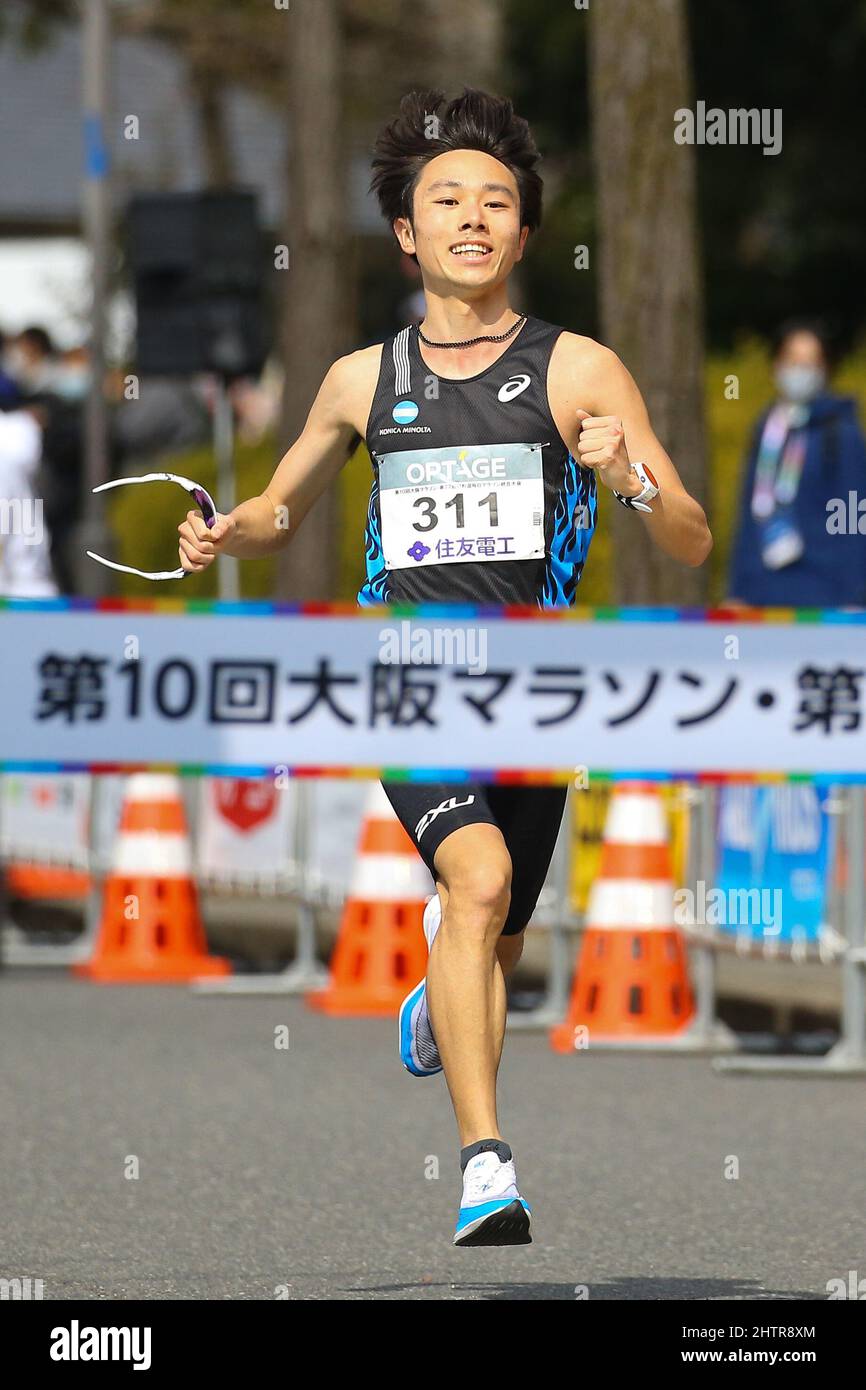 Osaka, Giappone. 27th Feb 2022. Si è tenuto un evento di integrazione tra la maratona di Osaka e la maratona di Biwako Mainichi. Partecipando alla maratona per la prima volta, Gaku Hoshi vince la gara con il record più alto del Giappone e il primo posto nella storia del Giappone. Il 27 febbraio 2022 a Tokyo, Giappone. (Foto di Kazuki Oishi/Sipa USA) Credit: Sipa USA/Alamy Live News Foto Stock