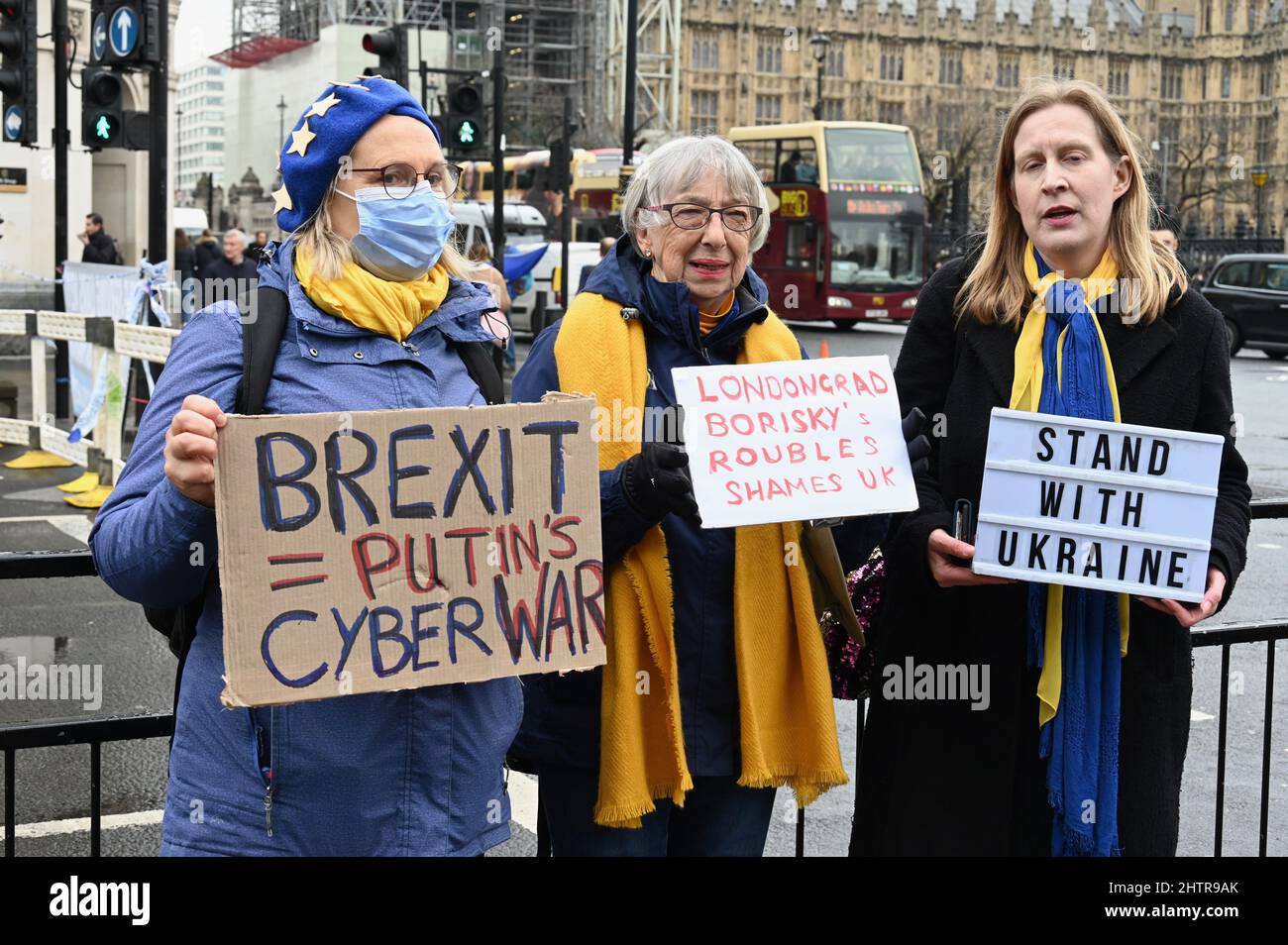 Londra, Regno Unito. 2nd marzo 2022. I manifestanti del governo SODEM Anti Tory hanno dimostrato contro l'invasione russa dell'Ucraina, Piazza del Parlamento, Westminster. Credit: michael melia/Alamy Live News Foto Stock