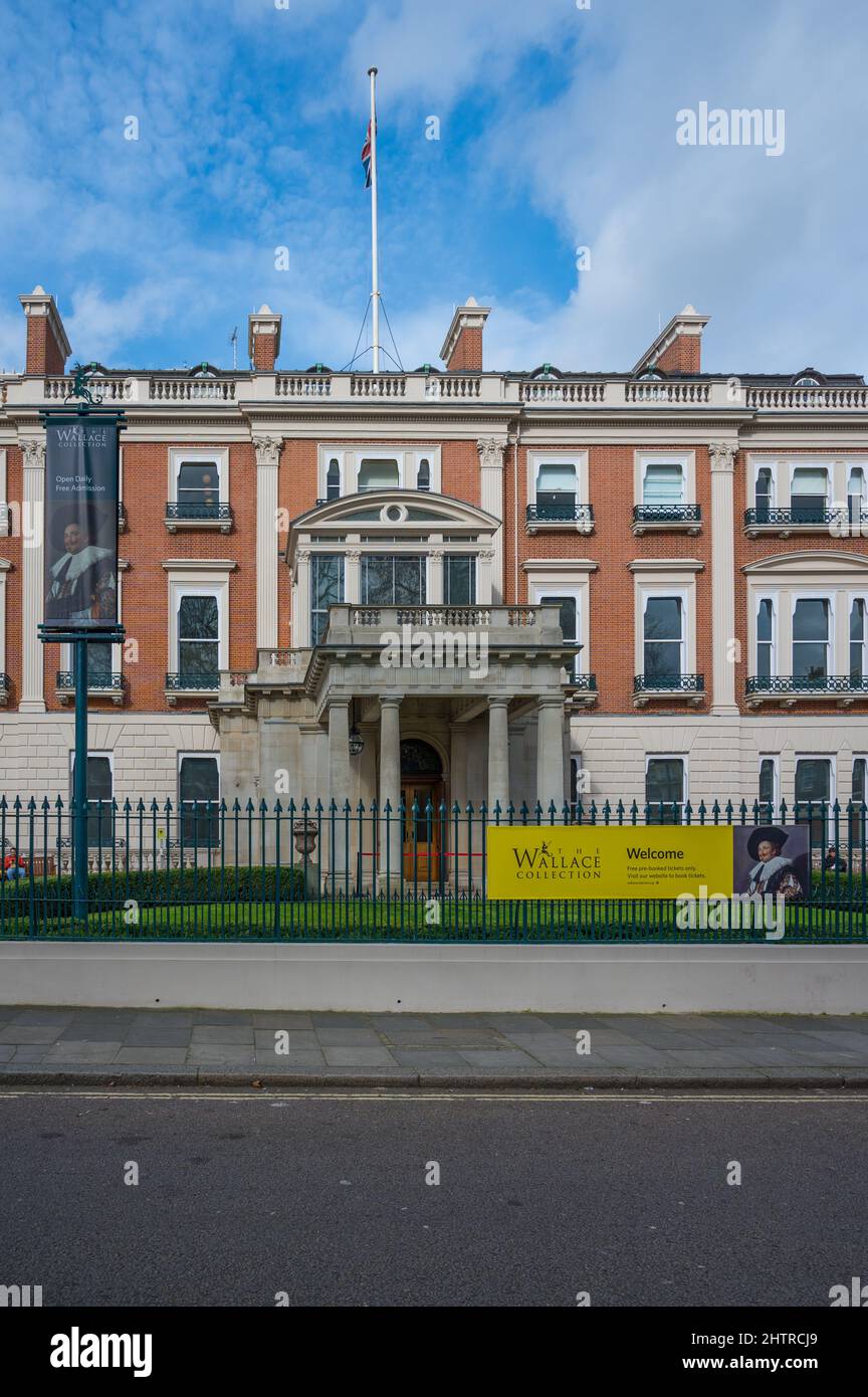 Esterno della Hertford House, sede del museo Wallace Collection. Manchester Square, Londra, Inghilterra, Regno Unito. Foto Stock