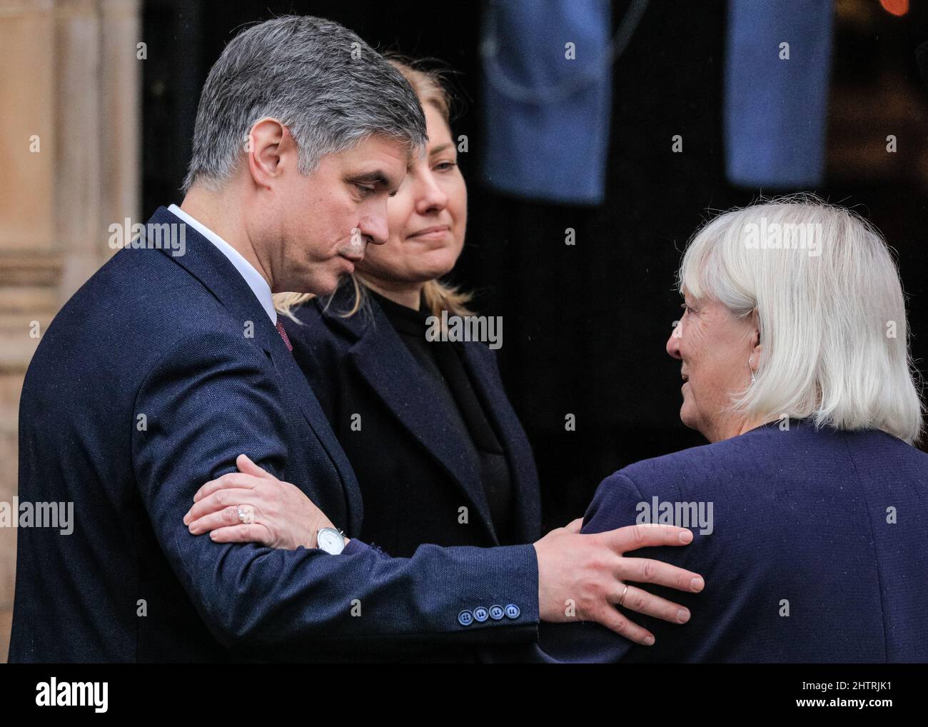 Westminster, Londra, Regno Unito. 02nd Mar 2022. Vadym Prystaiko con i funzionari. Charles, Principe del Galles e Camilla, Duchessa di Cornovaglia Visita un servizio di chiesa presso la Cattedrale Ucraina di Mayfair, Londra, questo pomeriggio, accolto da Mons. Kenneth Nowakowowowski e dall'ambasciatore ucraino nel Regno Unito, Vadym Prystaiko. Credit: Imagplotter/Alamy Live News Foto Stock