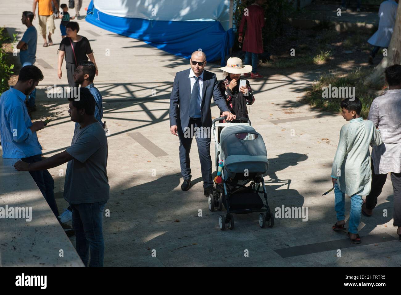 Roma, Italia 15/06/2018: Celebrazione EID al Fitr, fine del festival Ramadan della comunità islamica del Bangladesh. Piazza Vittorio Emanuele. © Andrea Sabbadini Foto Stock