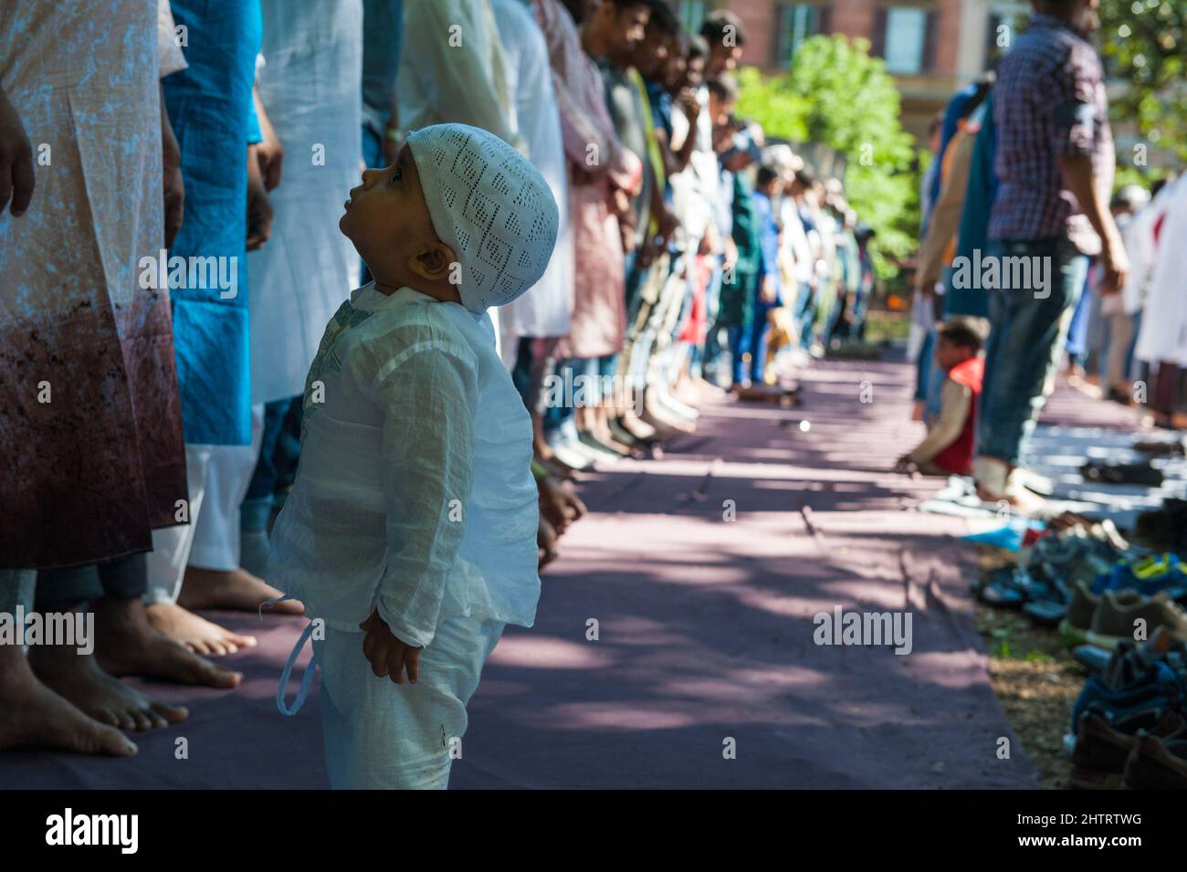 Roma, Italia 15/06/2018: Celebrazione EID al Fitr, fine del festival Ramadan della comunità islamica del Bangladesh. Piazza Vittorio Emanuele. © Andrea Sabbadini Foto Stock