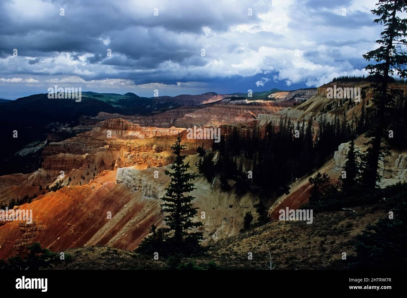 Drammatica luce atf Cedar Breaks monumento nazionale Foto Stock