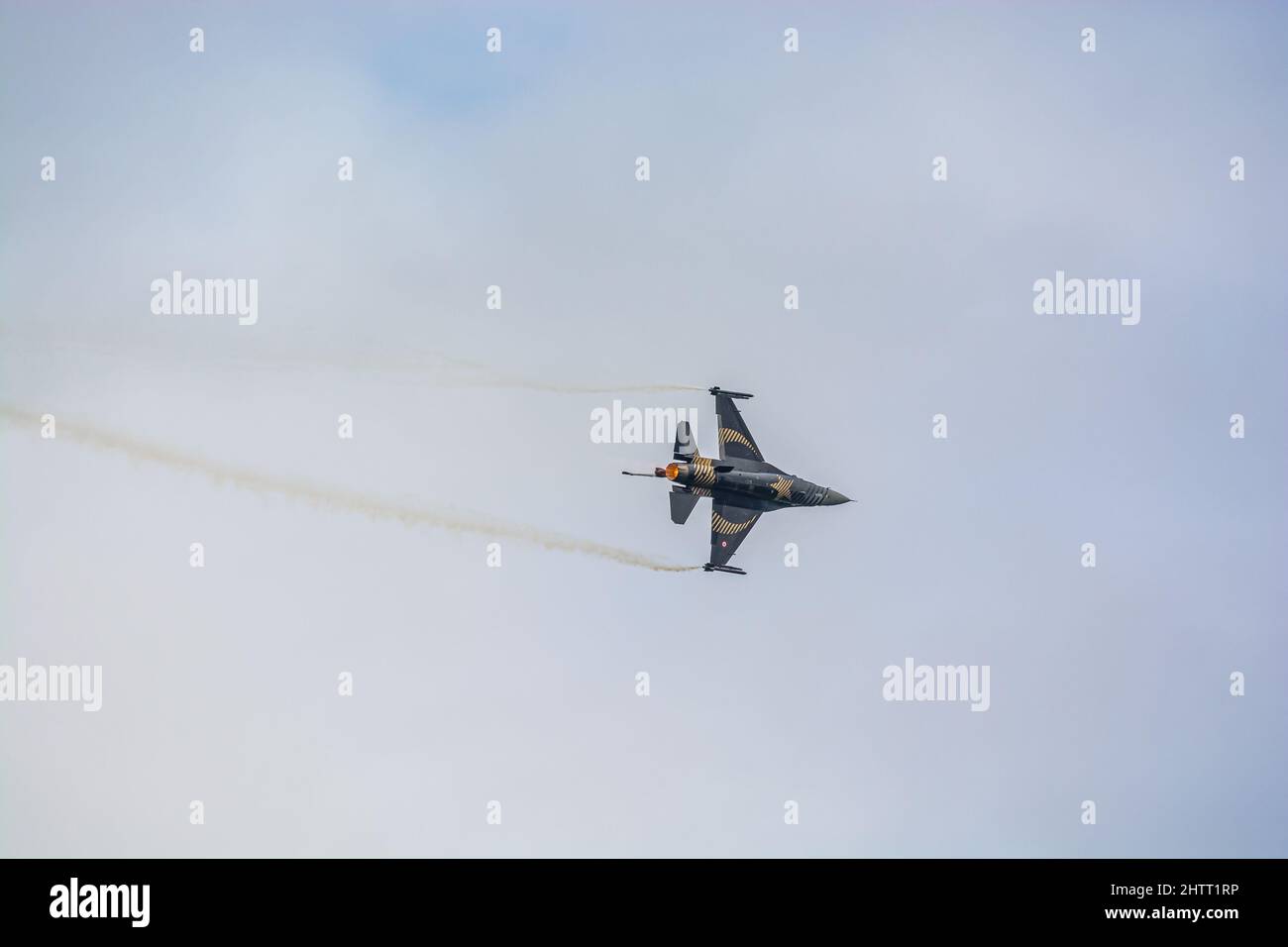 Gdynia, Polonia - 19 agosto 2021. Fighting Falcon 88-0032 - TAI F-16C gestito da Turk Hava Kuvvetleri - Turco Air Force - in allenamento Foto Stock