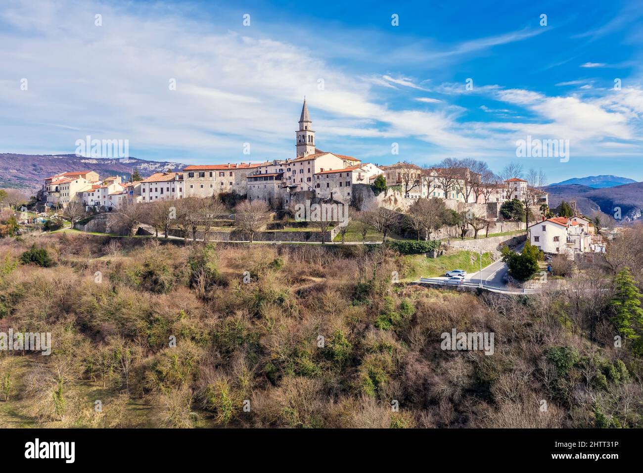 Una vista aerea della città vecchia Buzet nel tardo autunno, Istria, Croazia Foto Stock